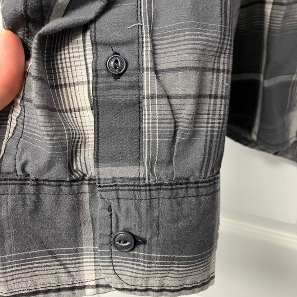 Men’s Levi, button-down plaid shirt, size large - Picture 2 of 6